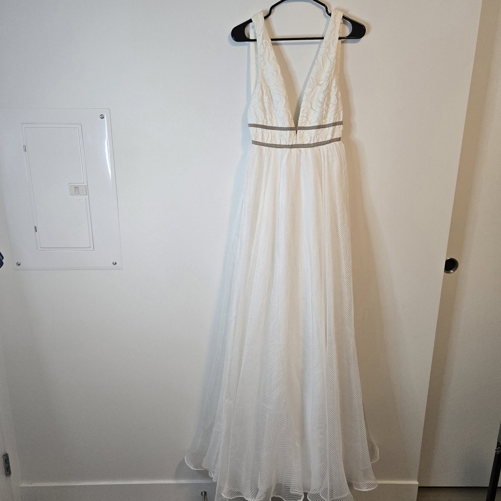 White A-Line Deep V Neck Dress Wedding Party Photoshoot Lovestory